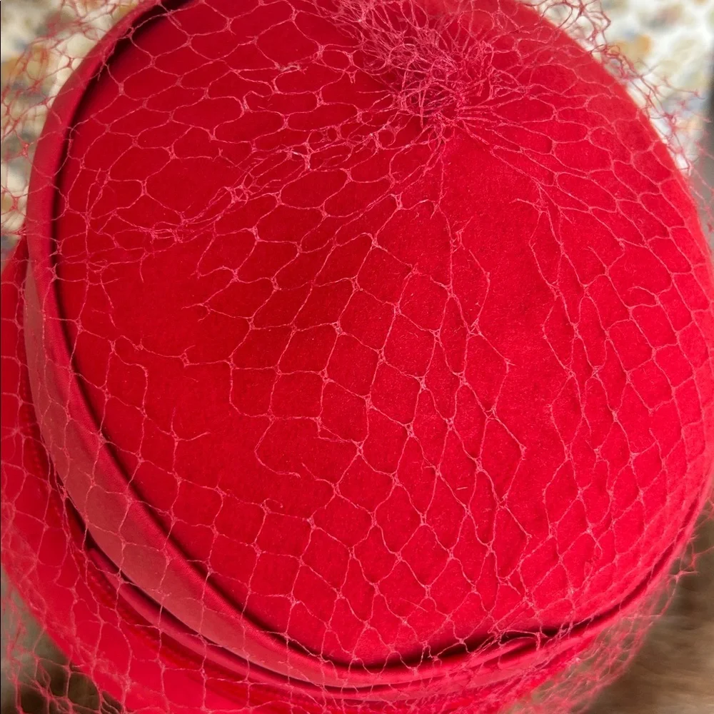 Vintage Voguemont Bucket Hat Veiled‎ Red Wool Felt/Bow Church Broadway City